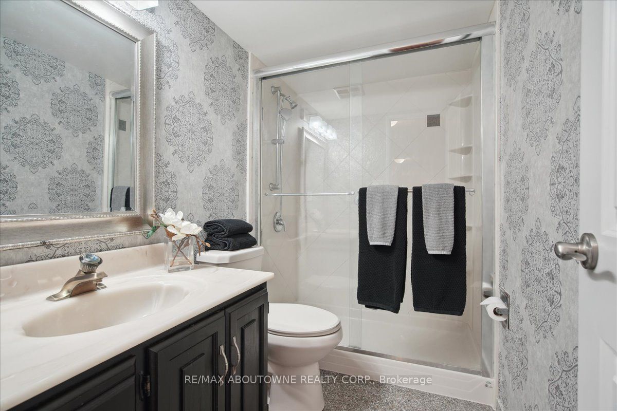 812 Burnhamthorpe Rd 6 Property Photo 19