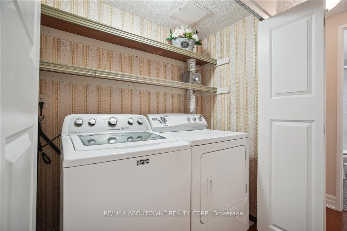 812 Burnhamthorpe Rd 6 Property Photo 20