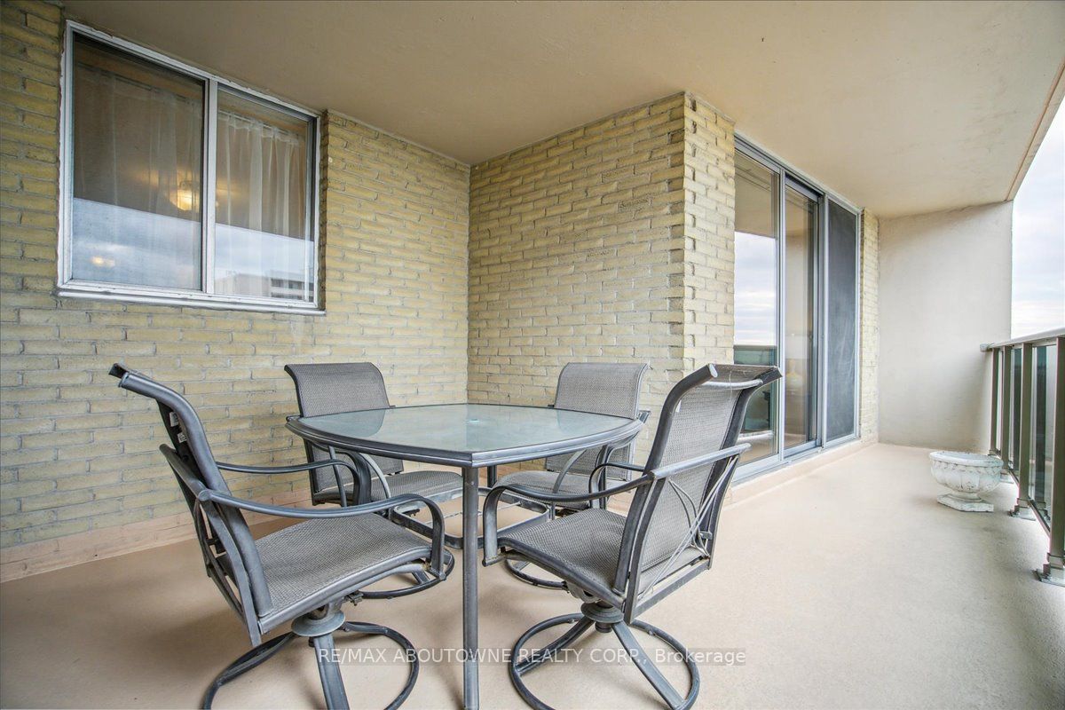 812 Burnhamthorpe Rd 6 Property Photo 21