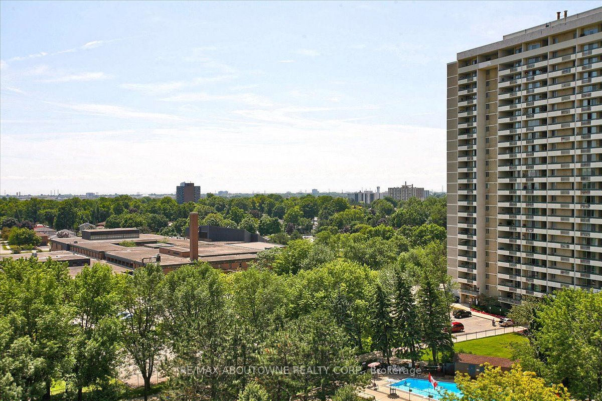 812 Burnhamthorpe Rd 6 Property Photo 26