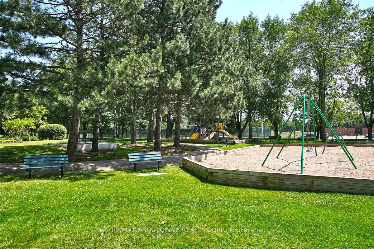 812 Burnhamthorpe Rd 6 Property Photo 30
