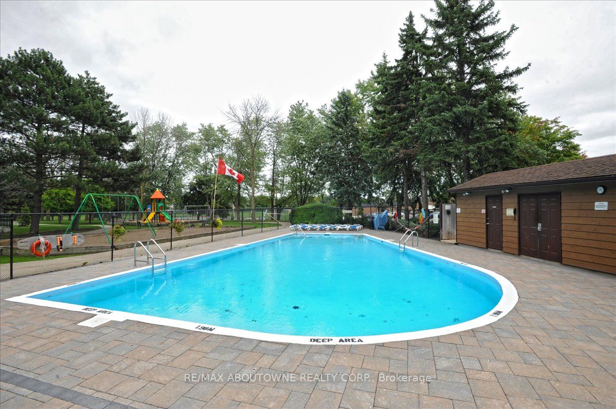 812 Burnhamthorpe Rd 6 Property Photo 32