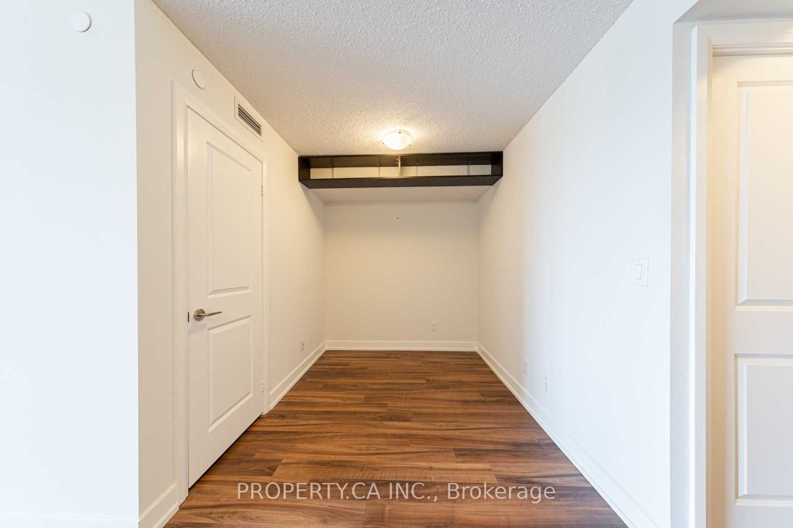 6 Eva Rd 9 Property Photo 3