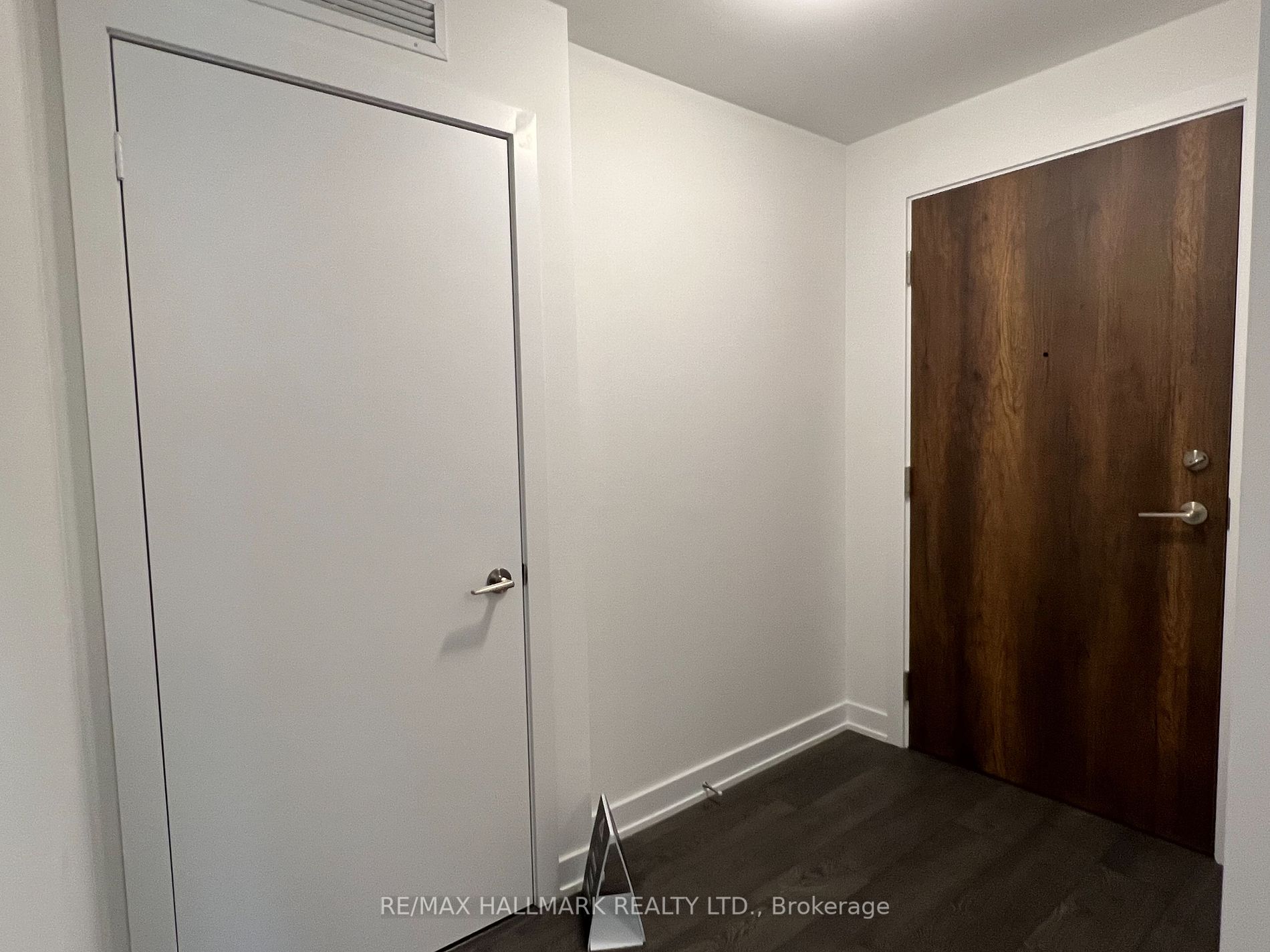 251 Manitoba St 2 Property Photo 2