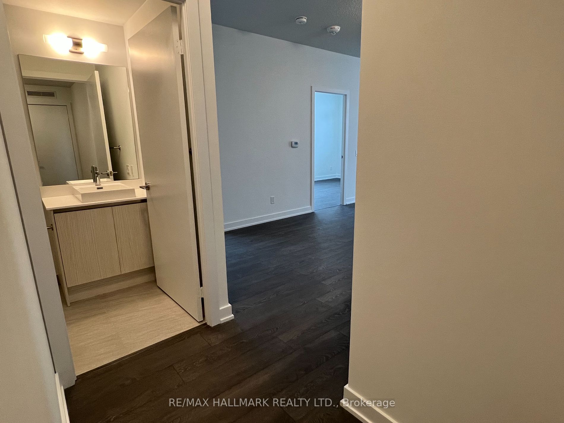 251 Manitoba St 2 Property Photo 4