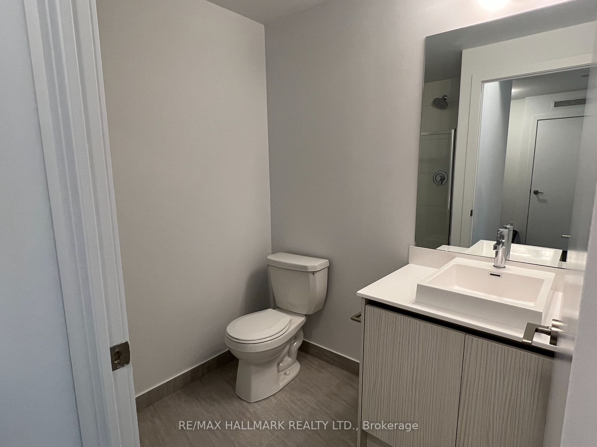 251 Manitoba St 2 Property Photo 5