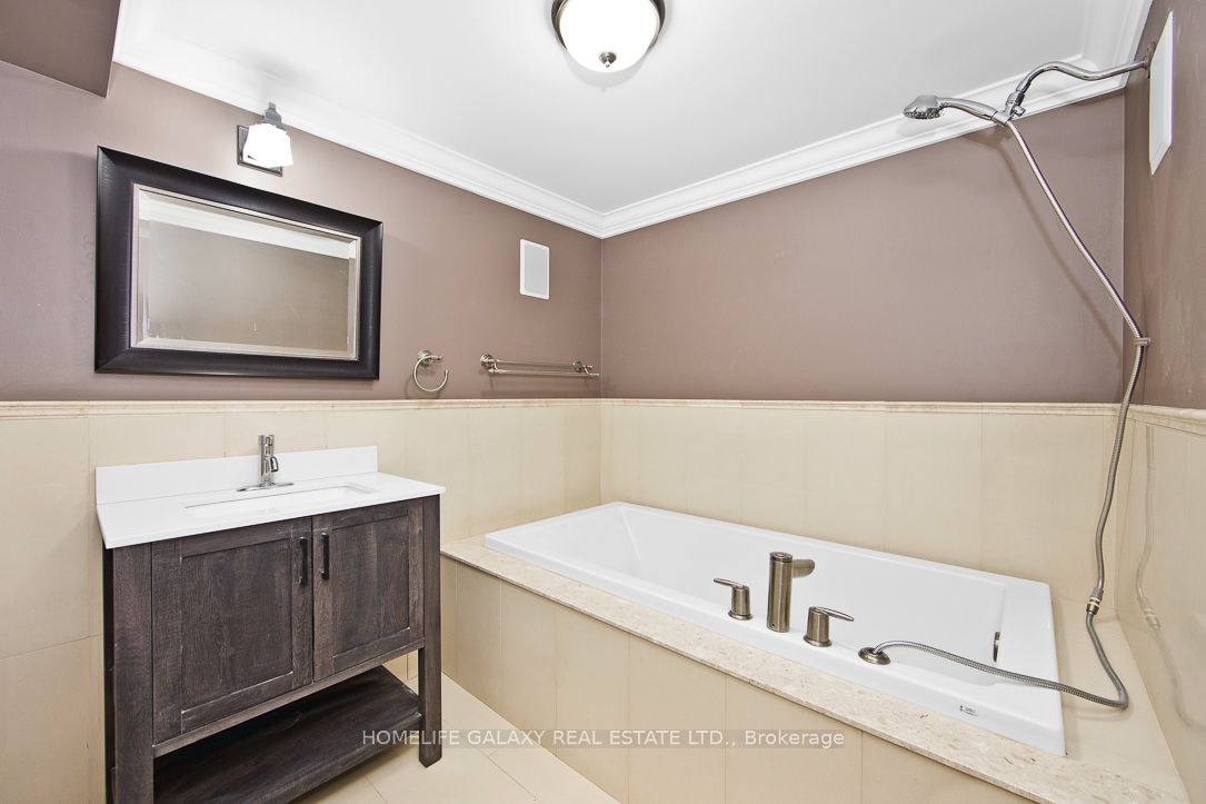38 Montcalm Ave Property Photo 8