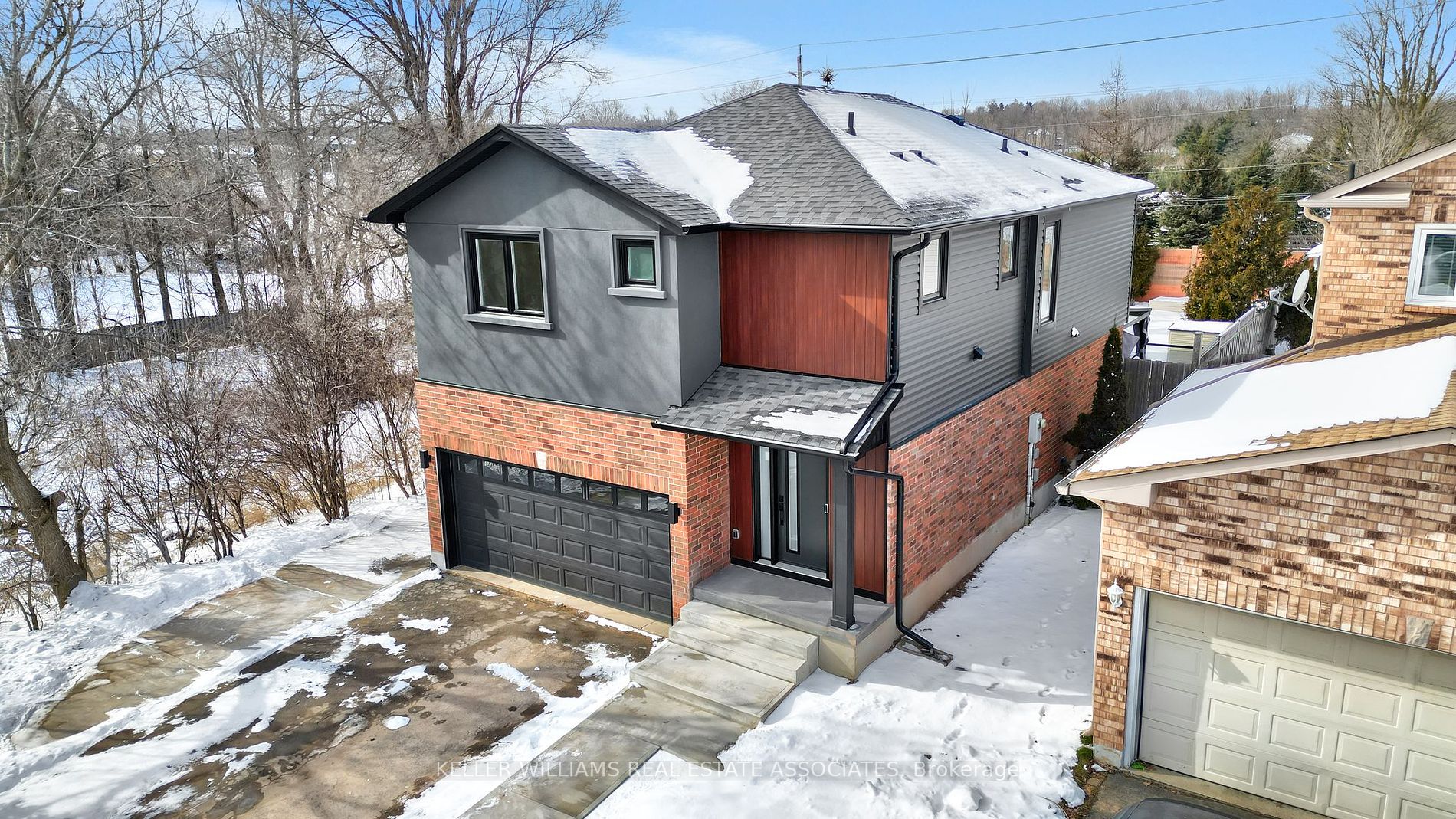 45 Mccullough Cres Property Photo 3