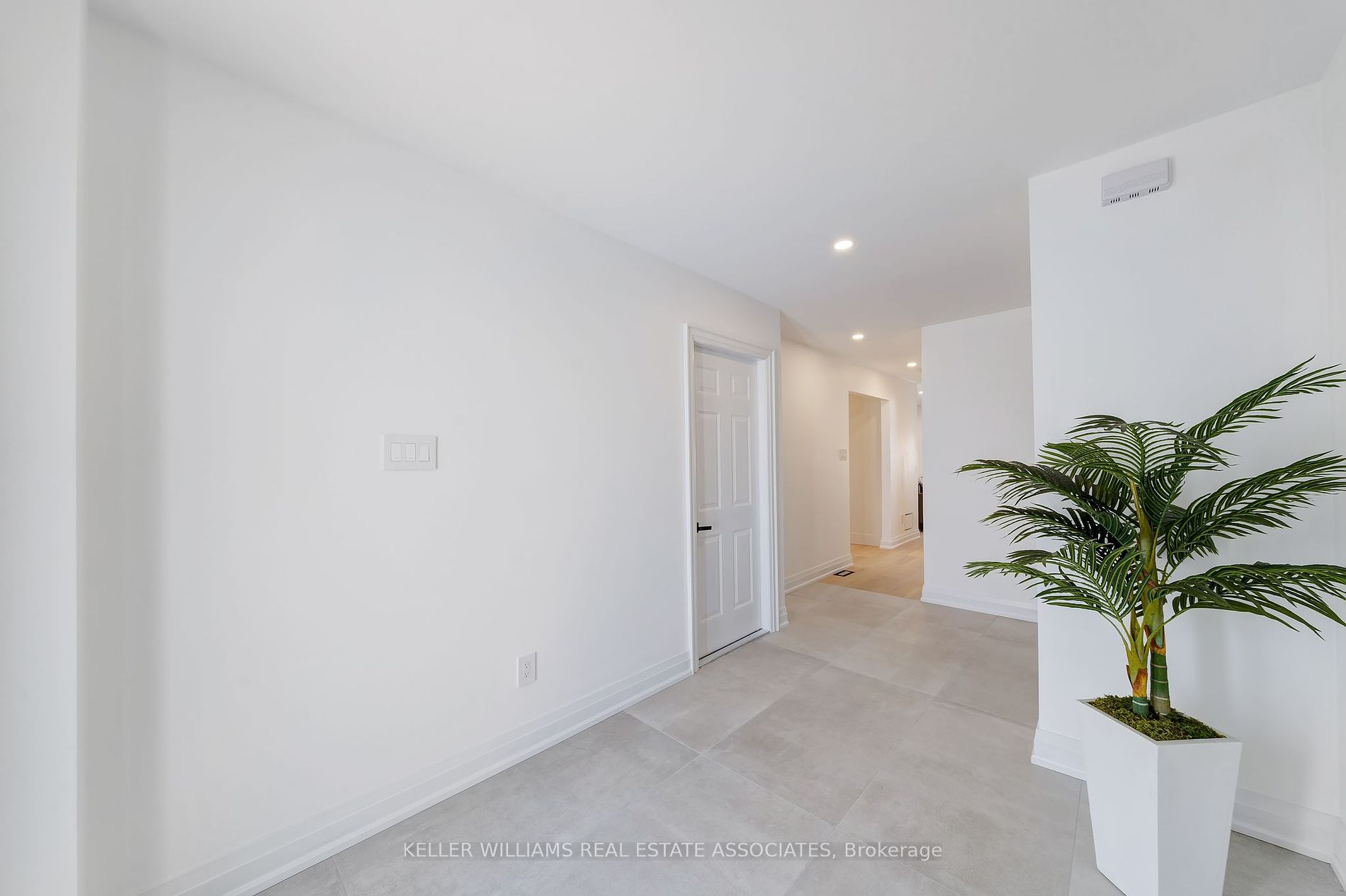 45 Mccullough Cres Property Photo 4