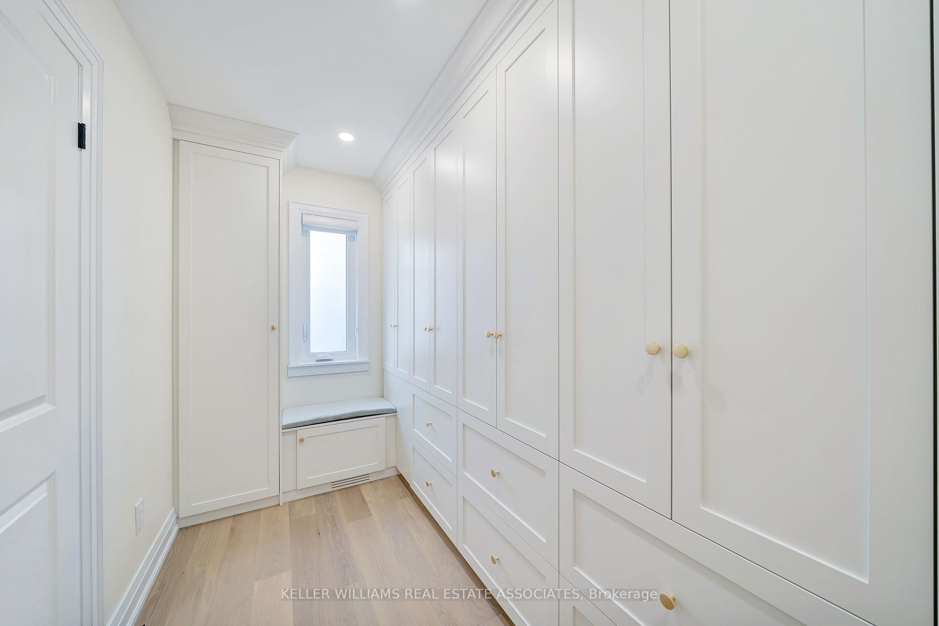 45 Mccullough Cres Property Photo 20