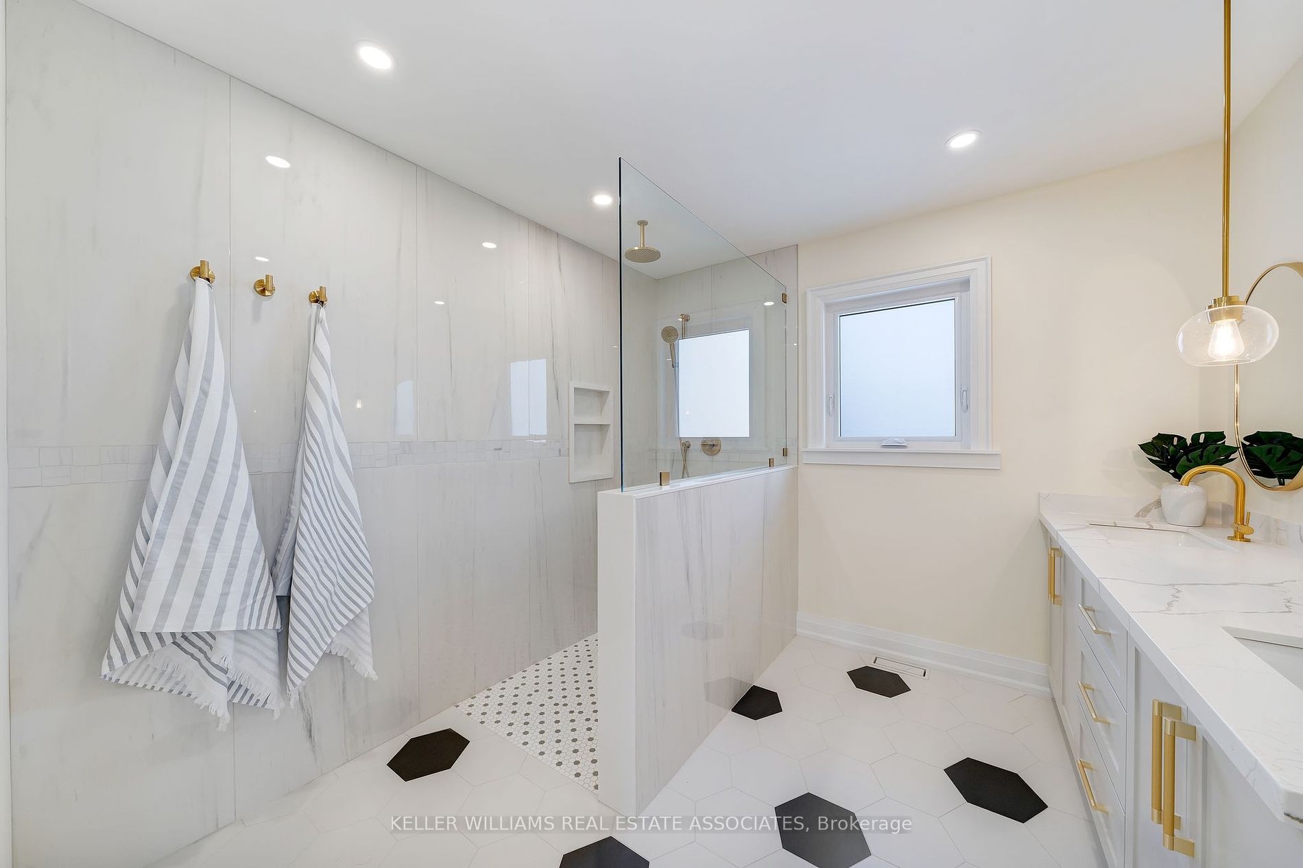 45 Mccullough Cres Property Photo 21