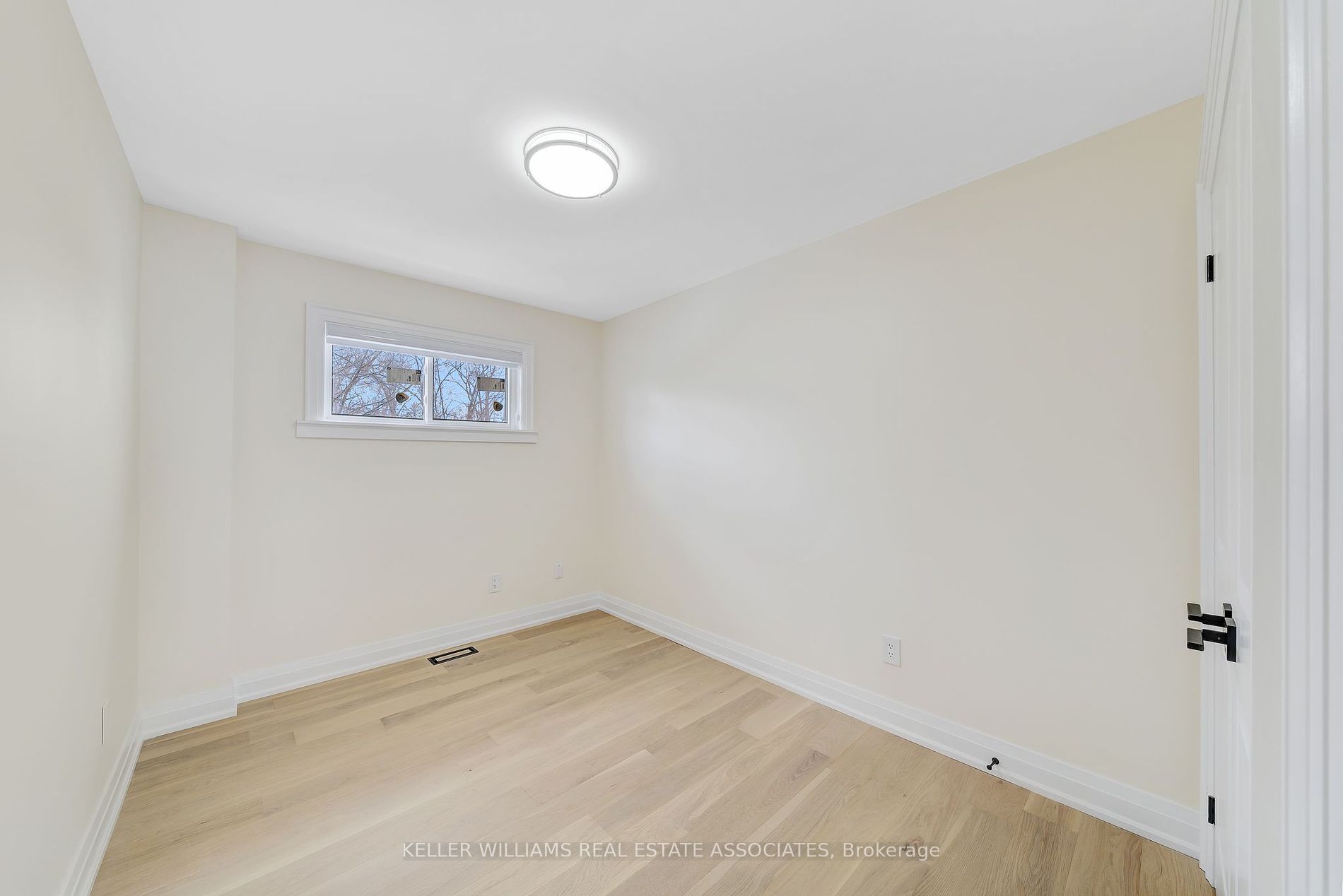 45 Mccullough Cres Property Photo 24