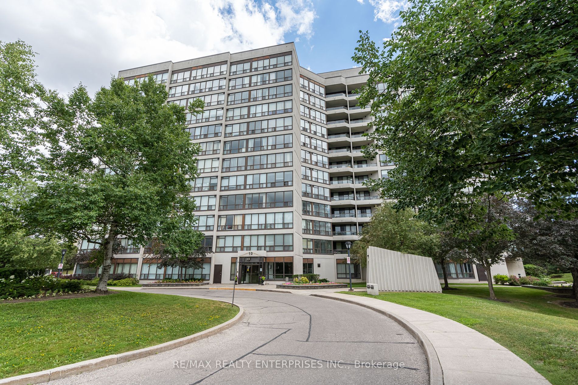 10 Laurelcrest St 15 Property Photo 1