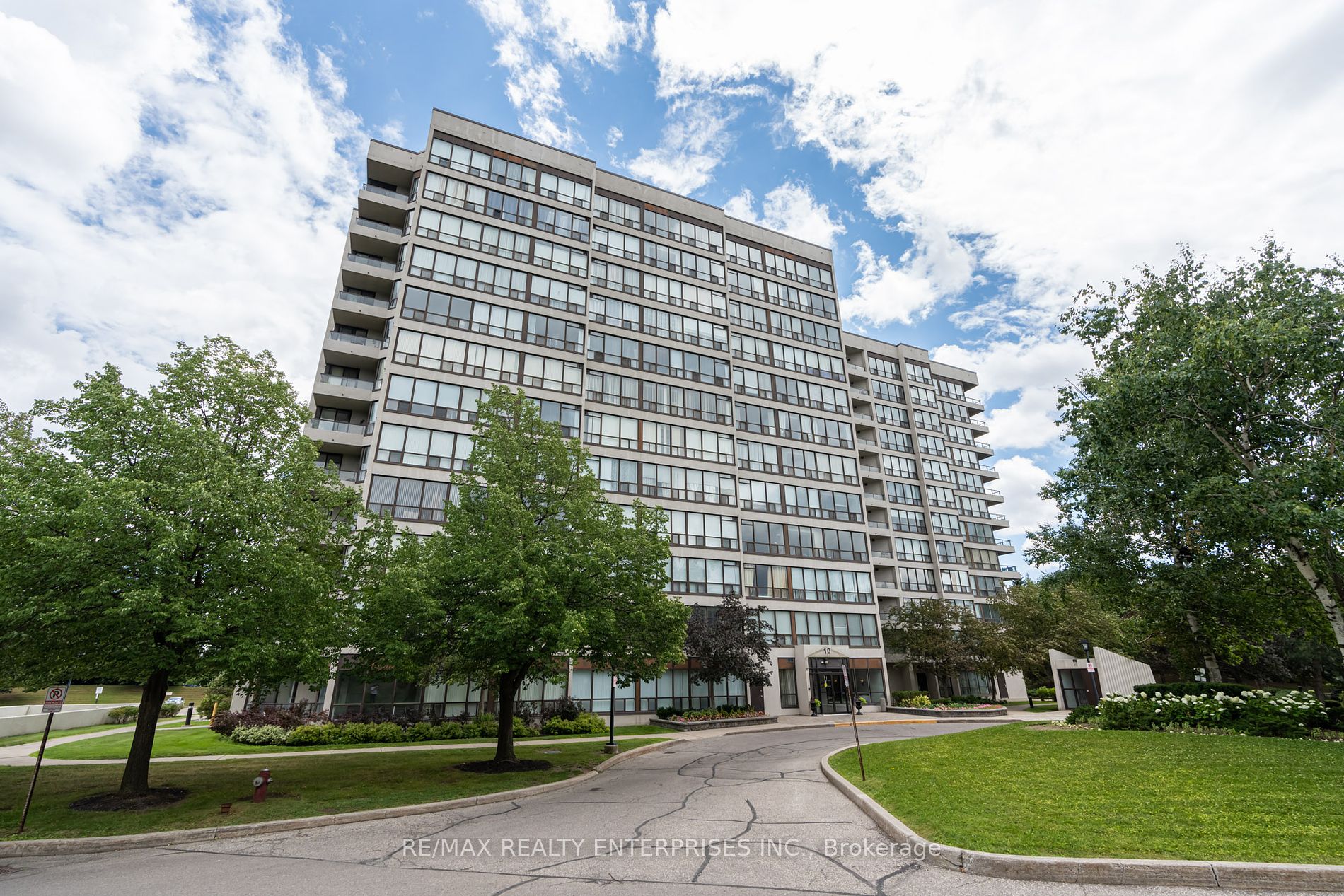 10 Laurelcrest St 15 Property Photo 2