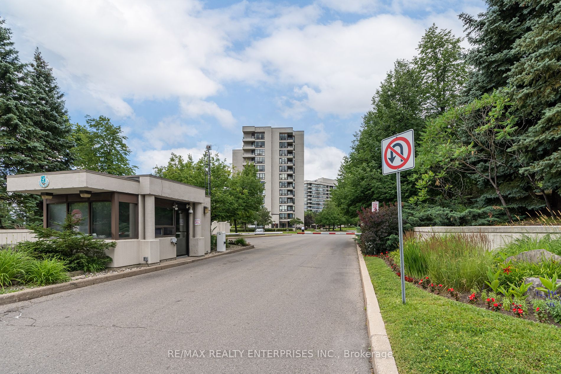 10 Laurelcrest St 15 Property Photo 3