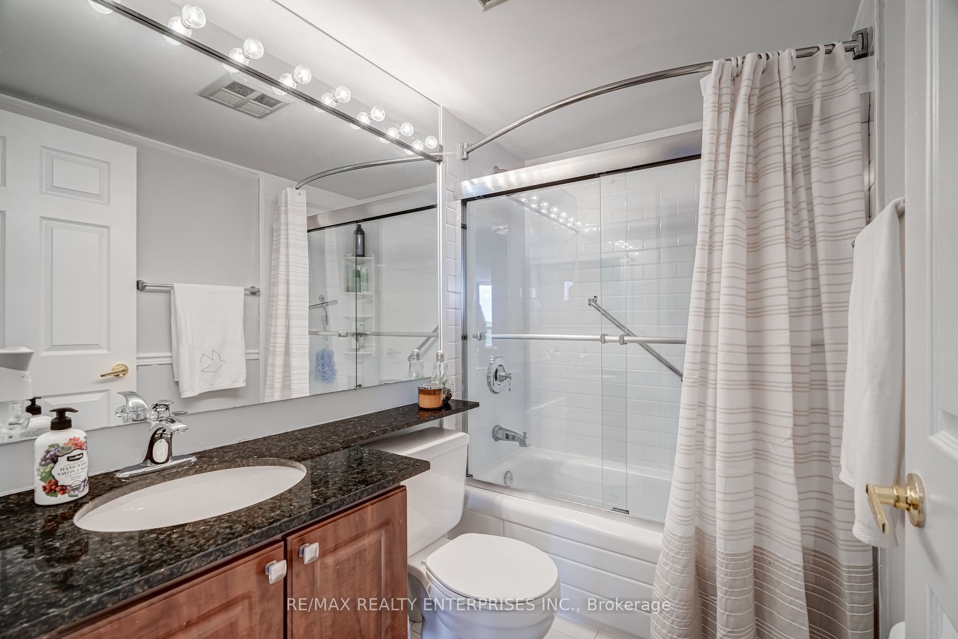 10 Laurelcrest St 15 Property Photo 6