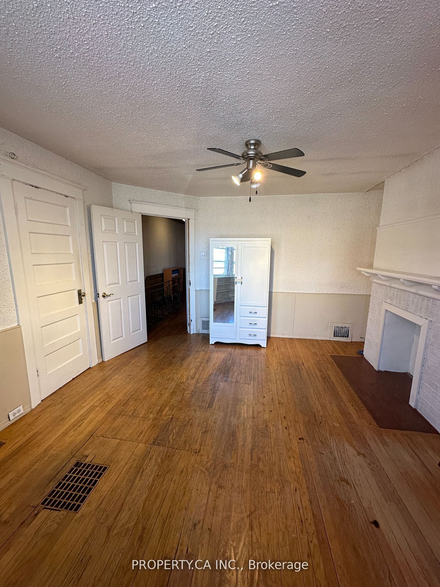 697 Dupont St Property Photo 5