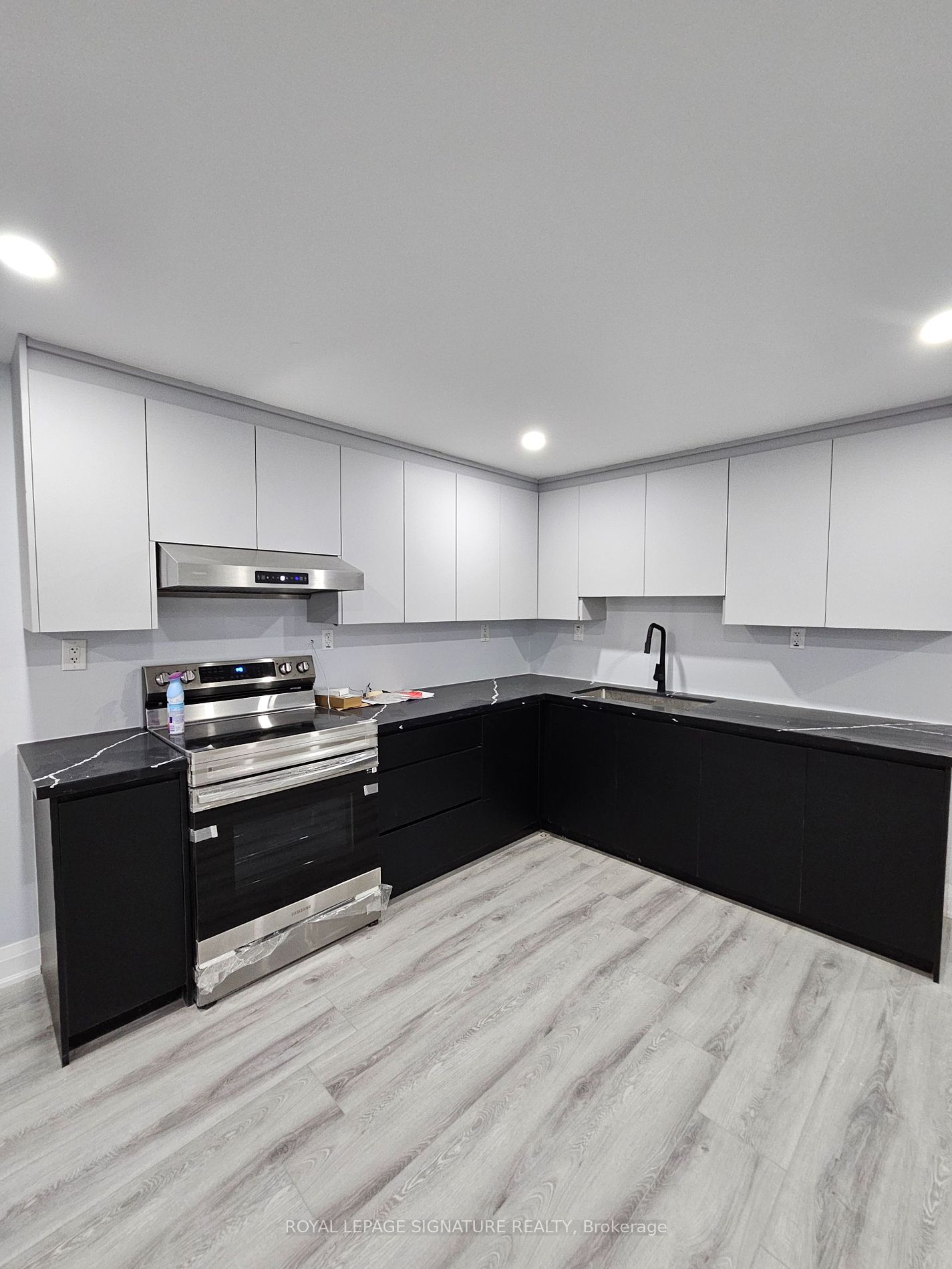 24 Mount Royal Circ Property Photo 9