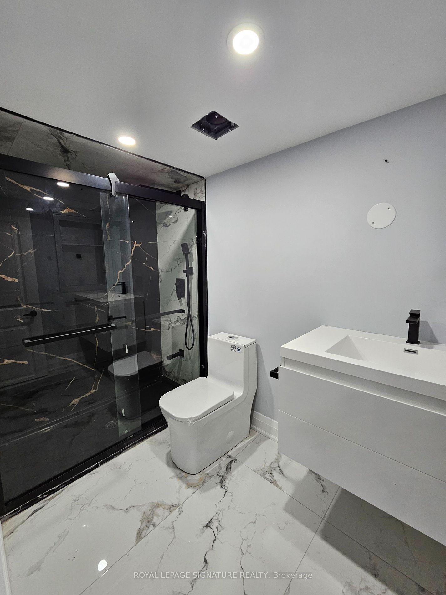 24 Mount Royal Circ Property Photo 16