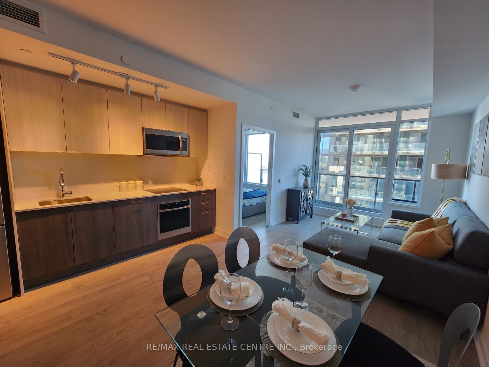 1926 Lake Shore Blvd W 10 Property Photo 6
