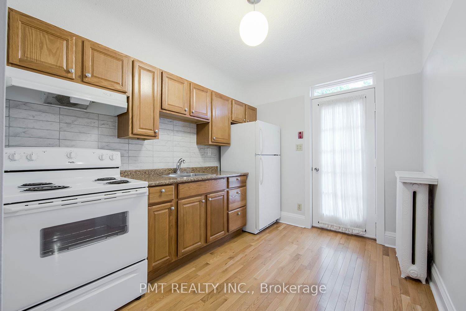 394 Sunnyside Ave Property Photo 2