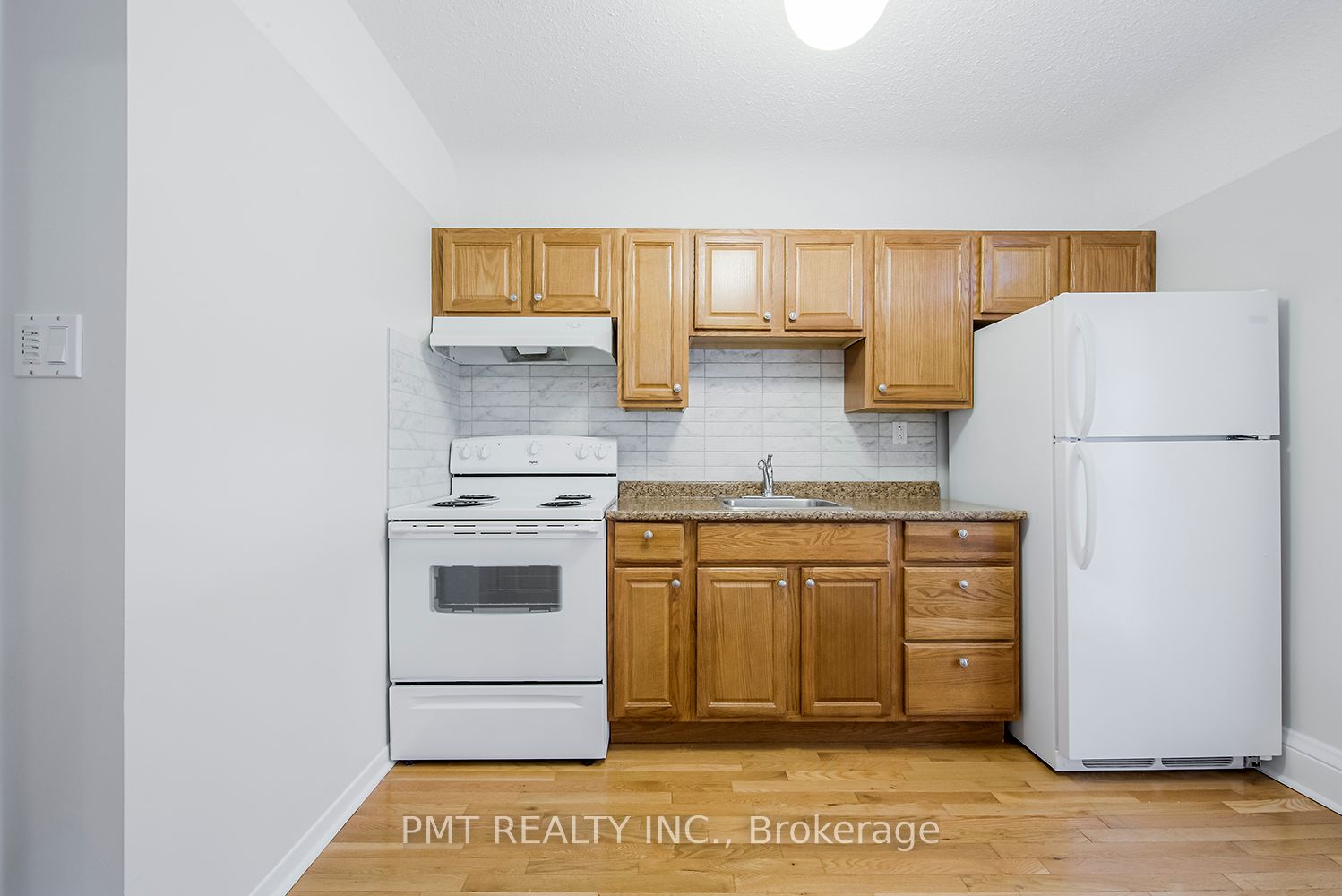 394 Sunnyside Ave Property Photo 4