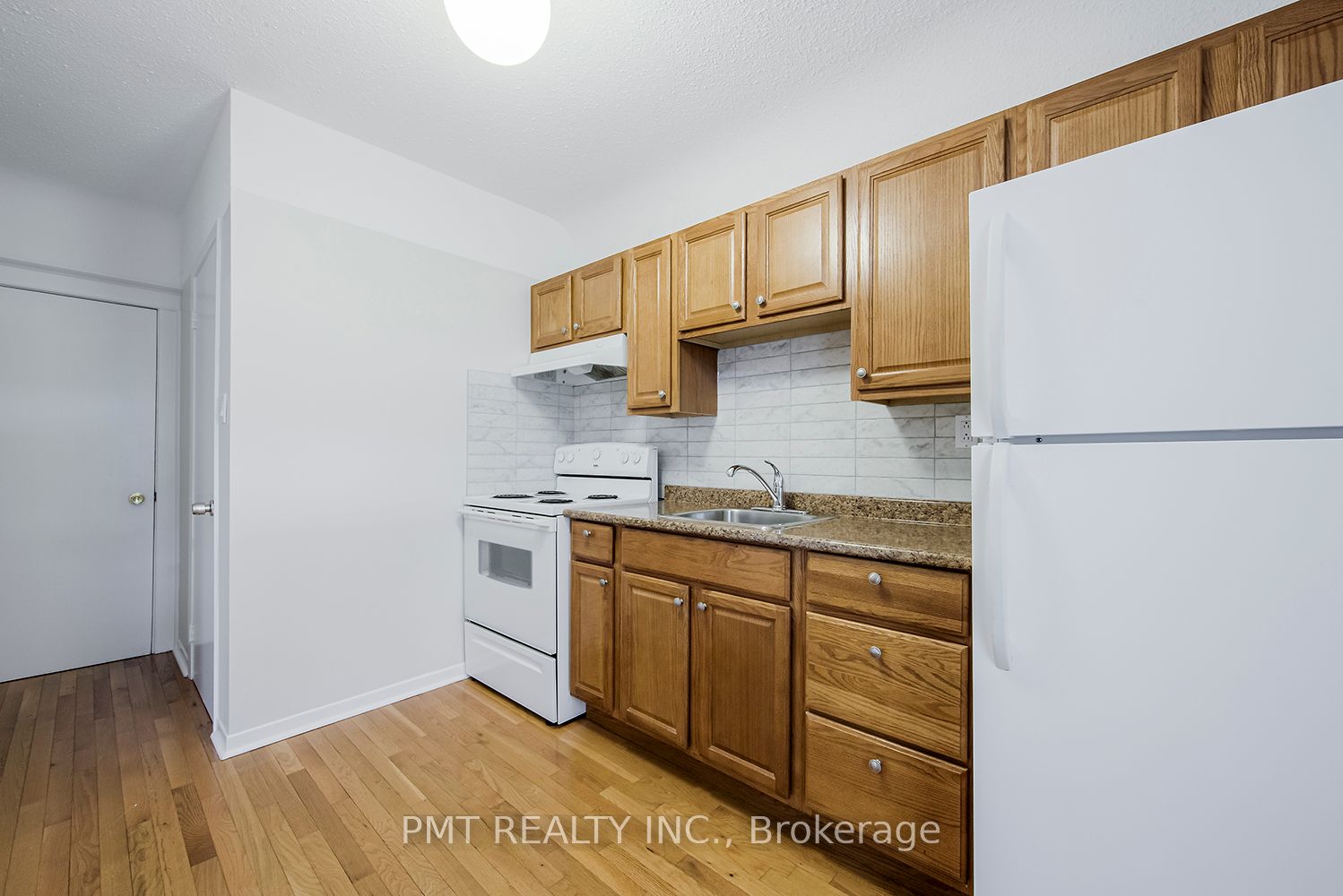 394 Sunnyside Ave Property Photo 5