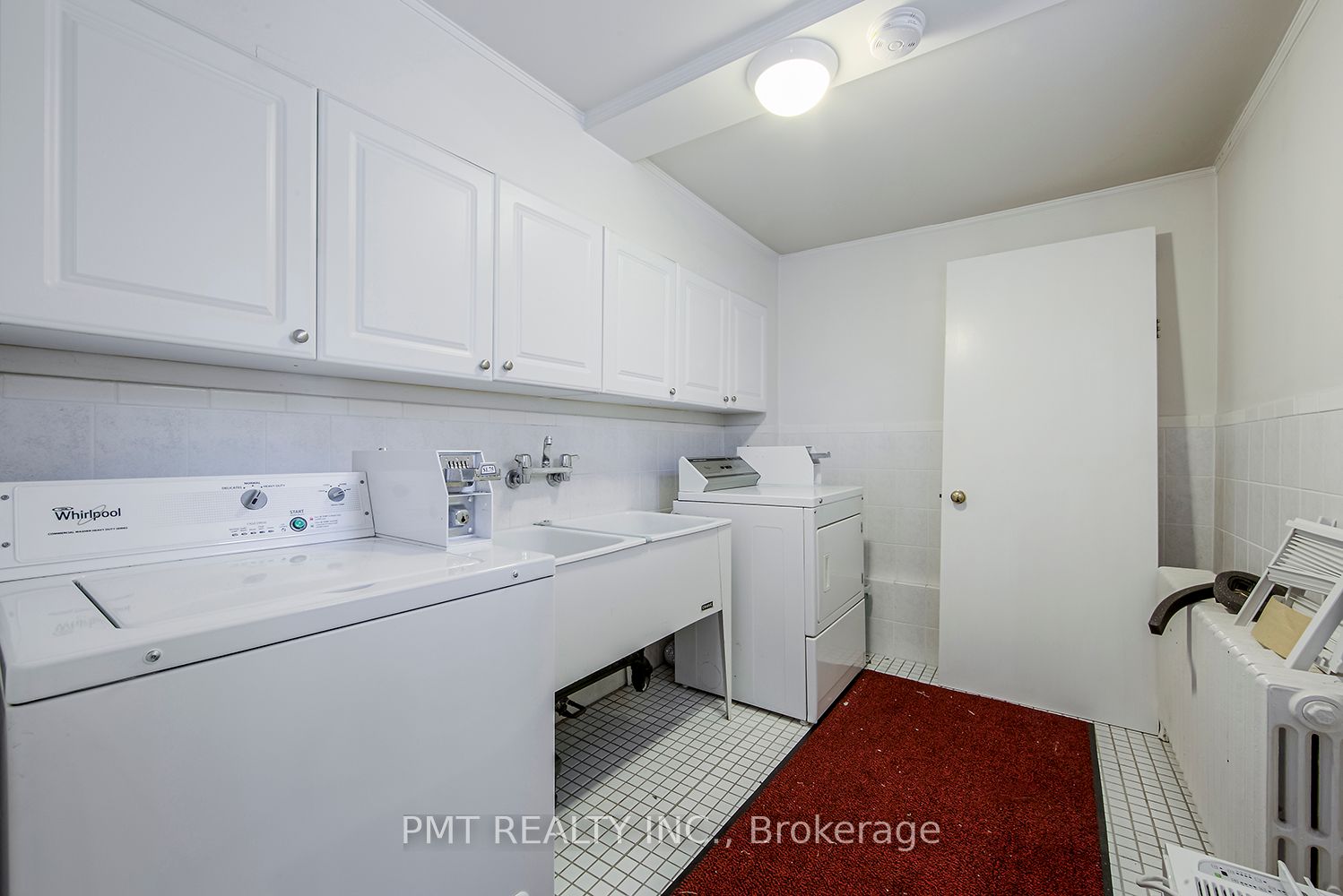 394 Sunnyside Ave Property Photo 19