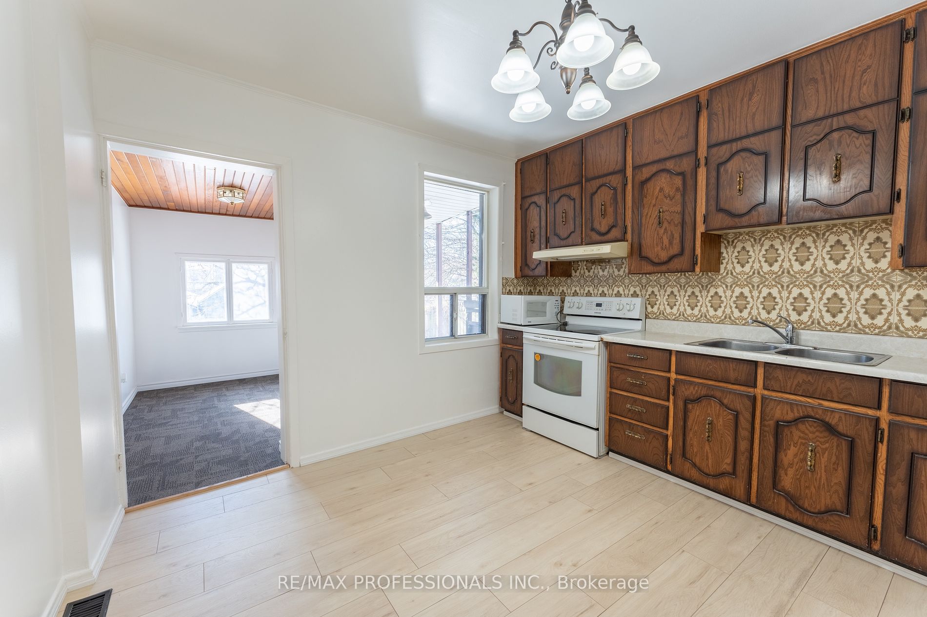 65 Macgregor Ave Property Photo 13