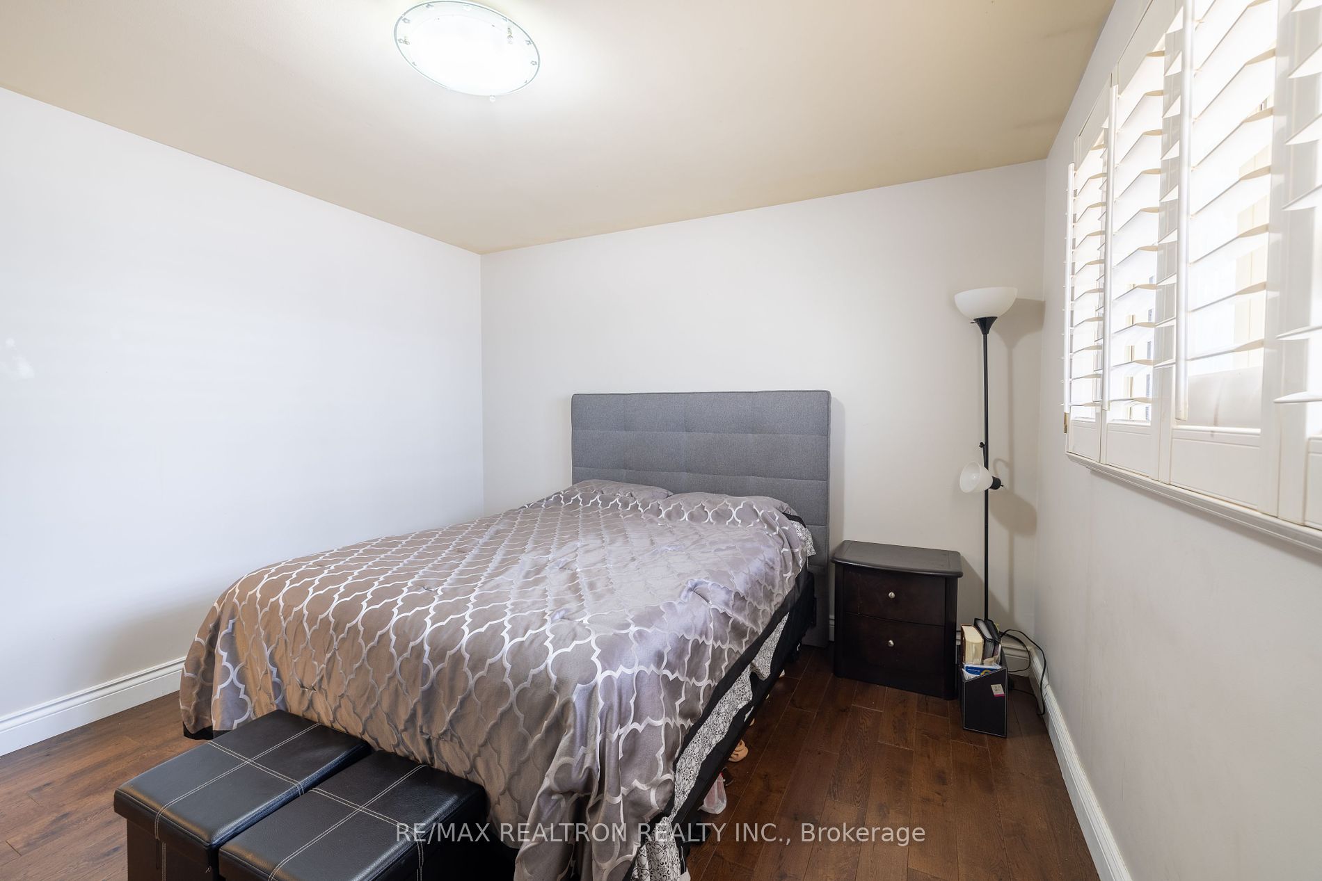 1402 Gainsborough Dr Property Photo 11