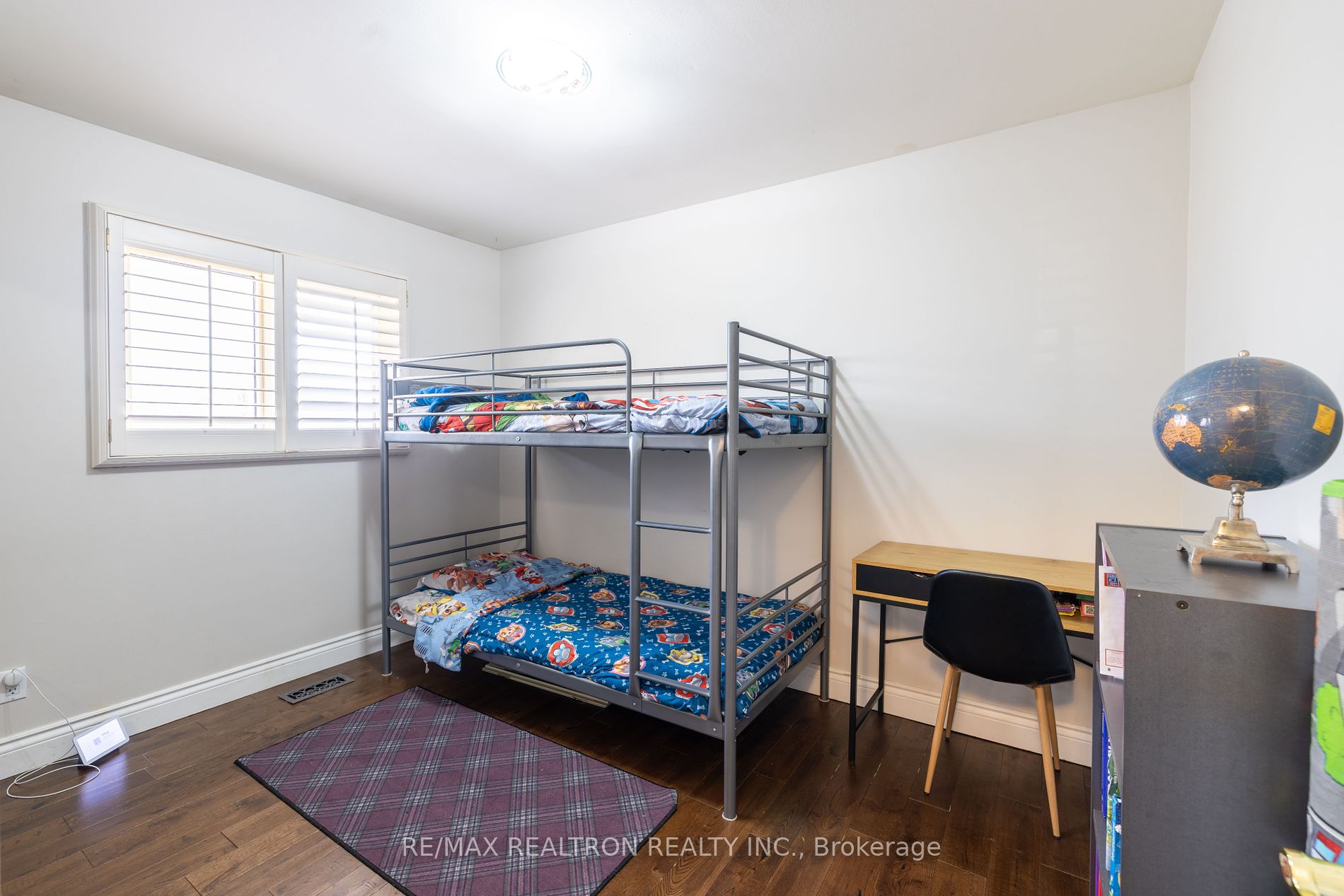 1402 Gainsborough Dr Property Photo 12