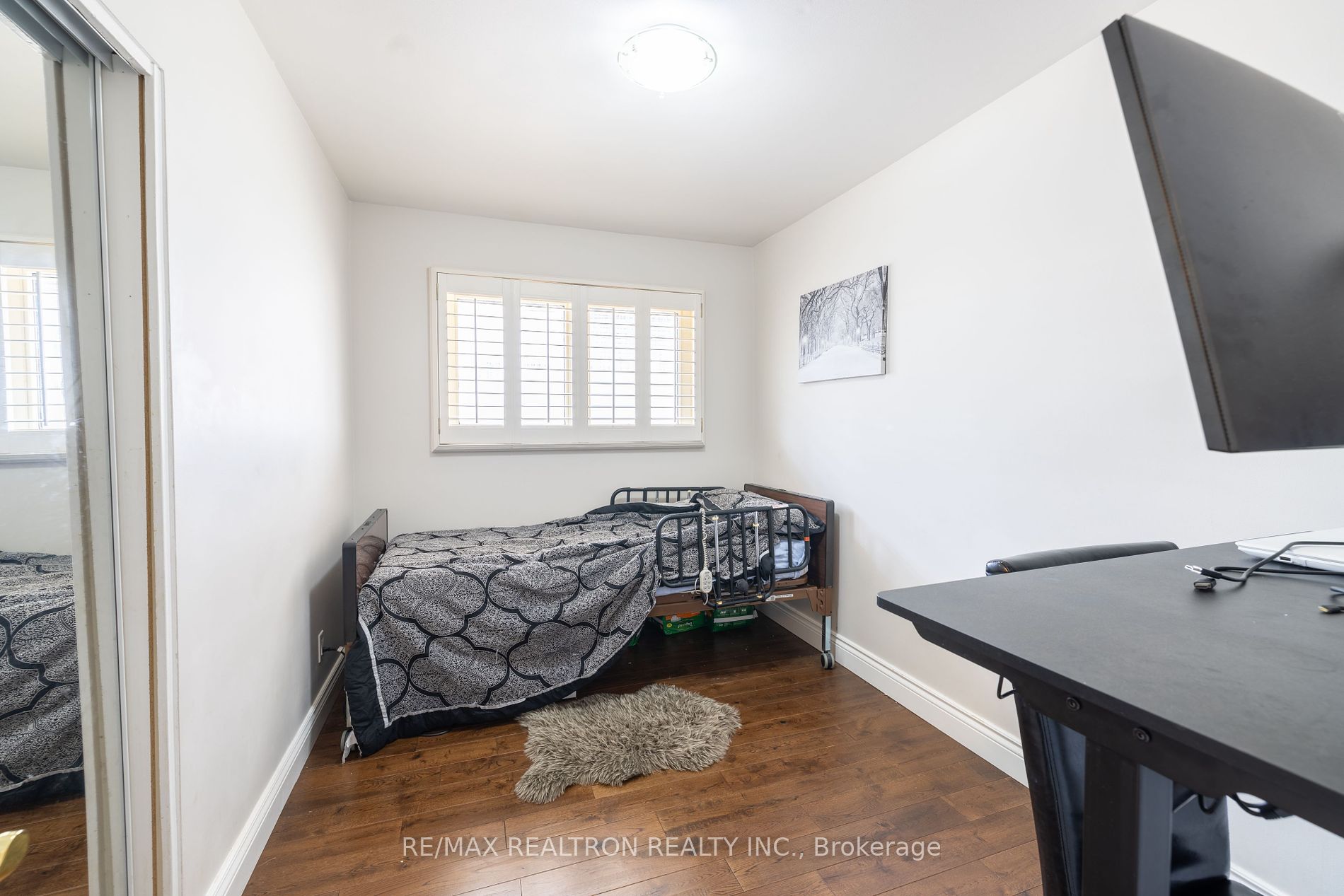 1402 Gainsborough Dr Property Photo 13