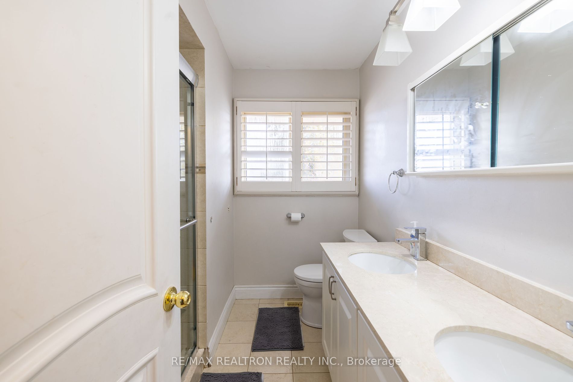 1402 Gainsborough Dr Property Photo 14