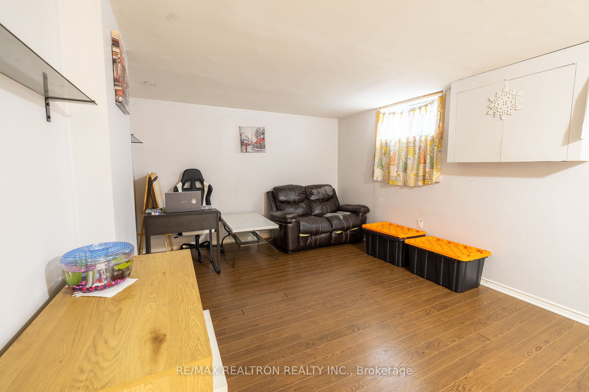 1402 Gainsborough Dr Property Photo 16