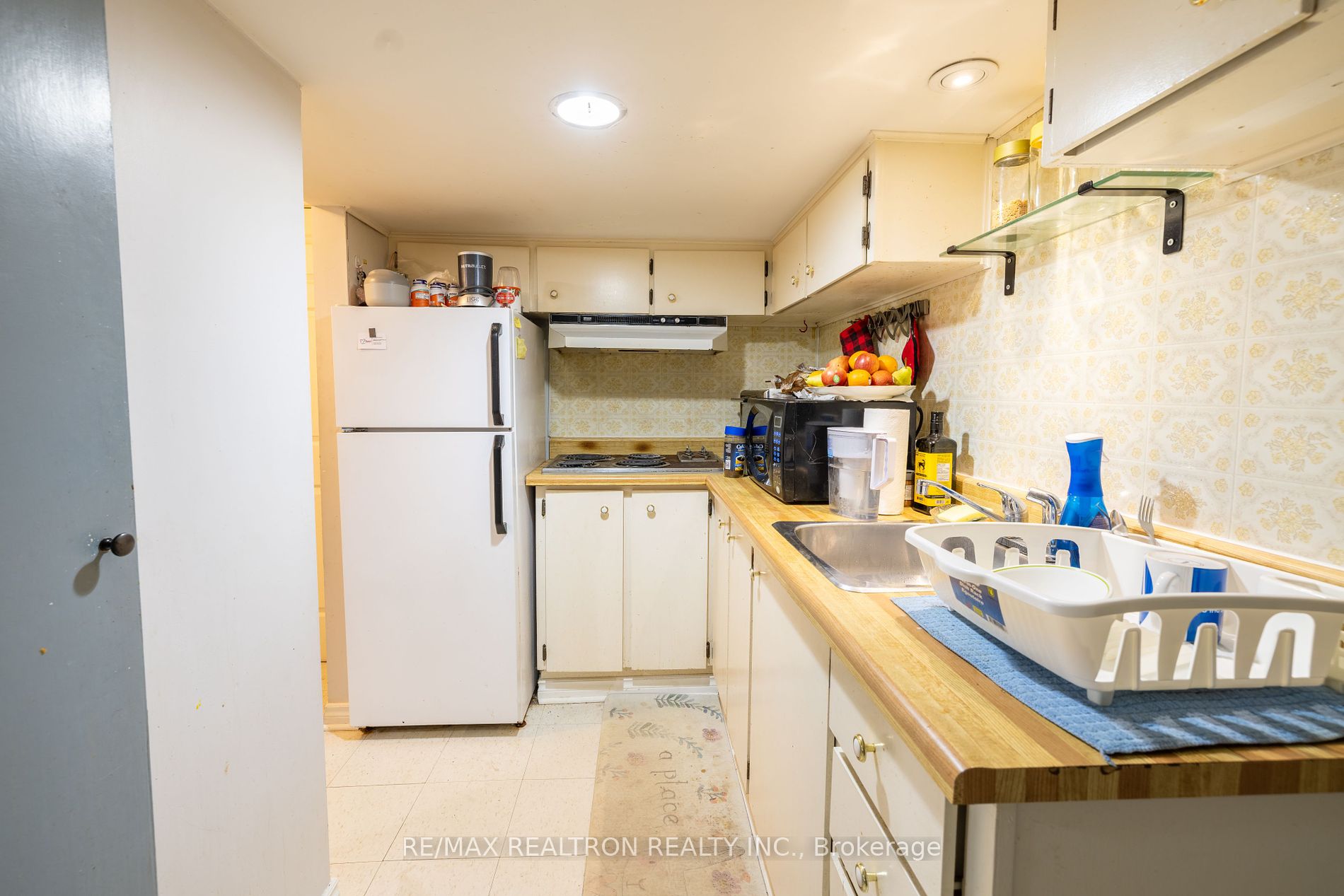 1402 Gainsborough Dr Property Photo 18