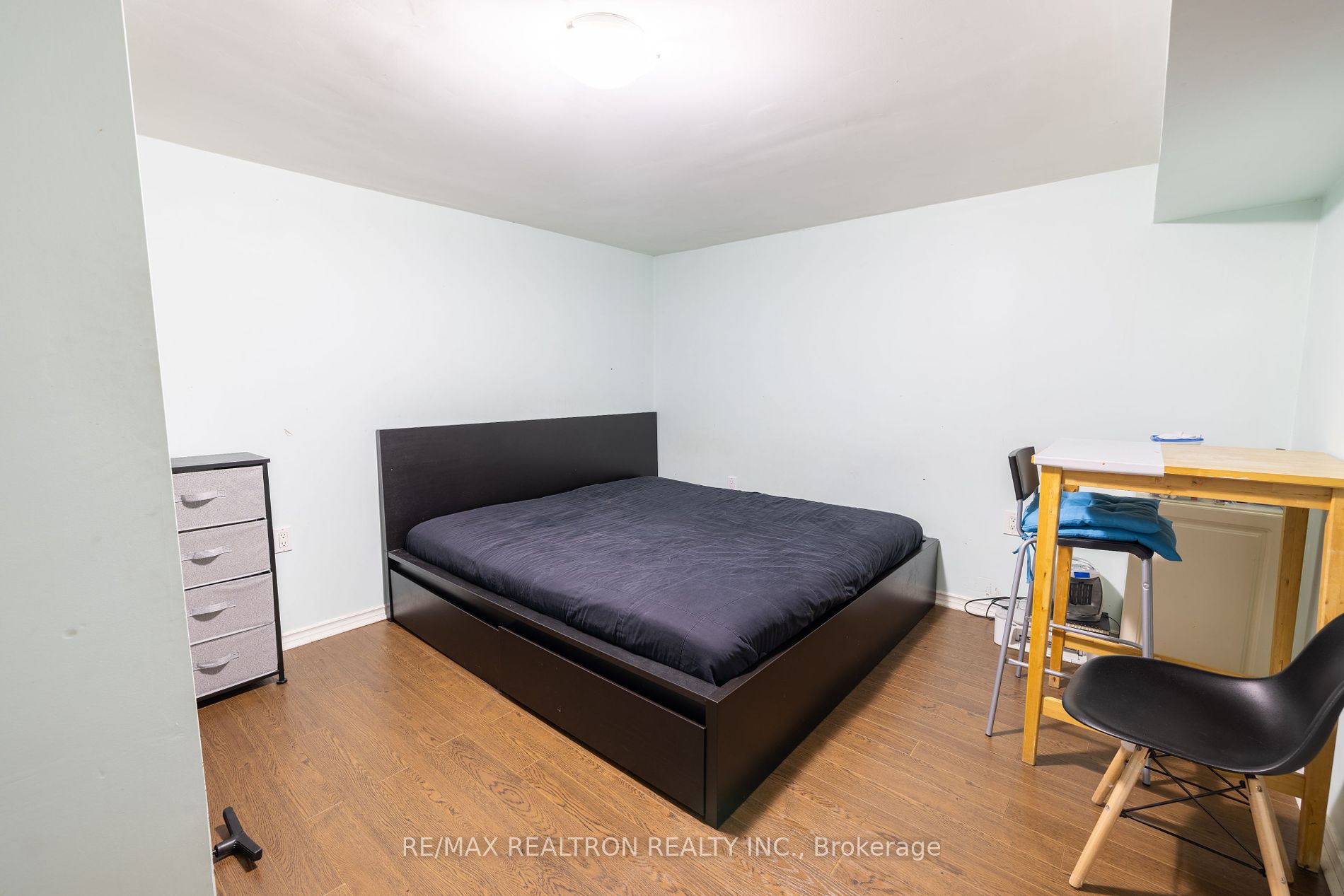 1402 Gainsborough Dr Property Photo 19