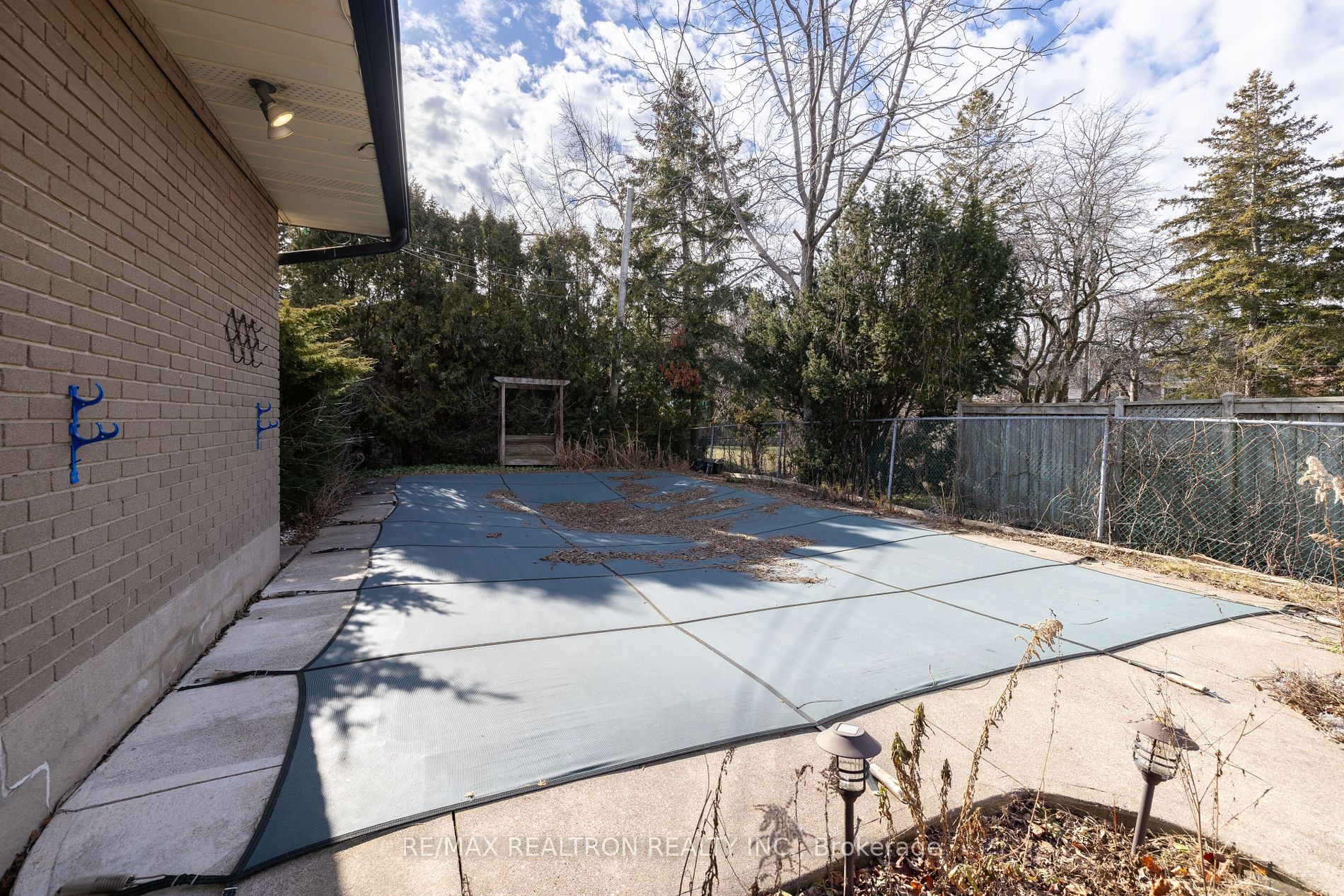 1402 Gainsborough Dr Property Photo 22