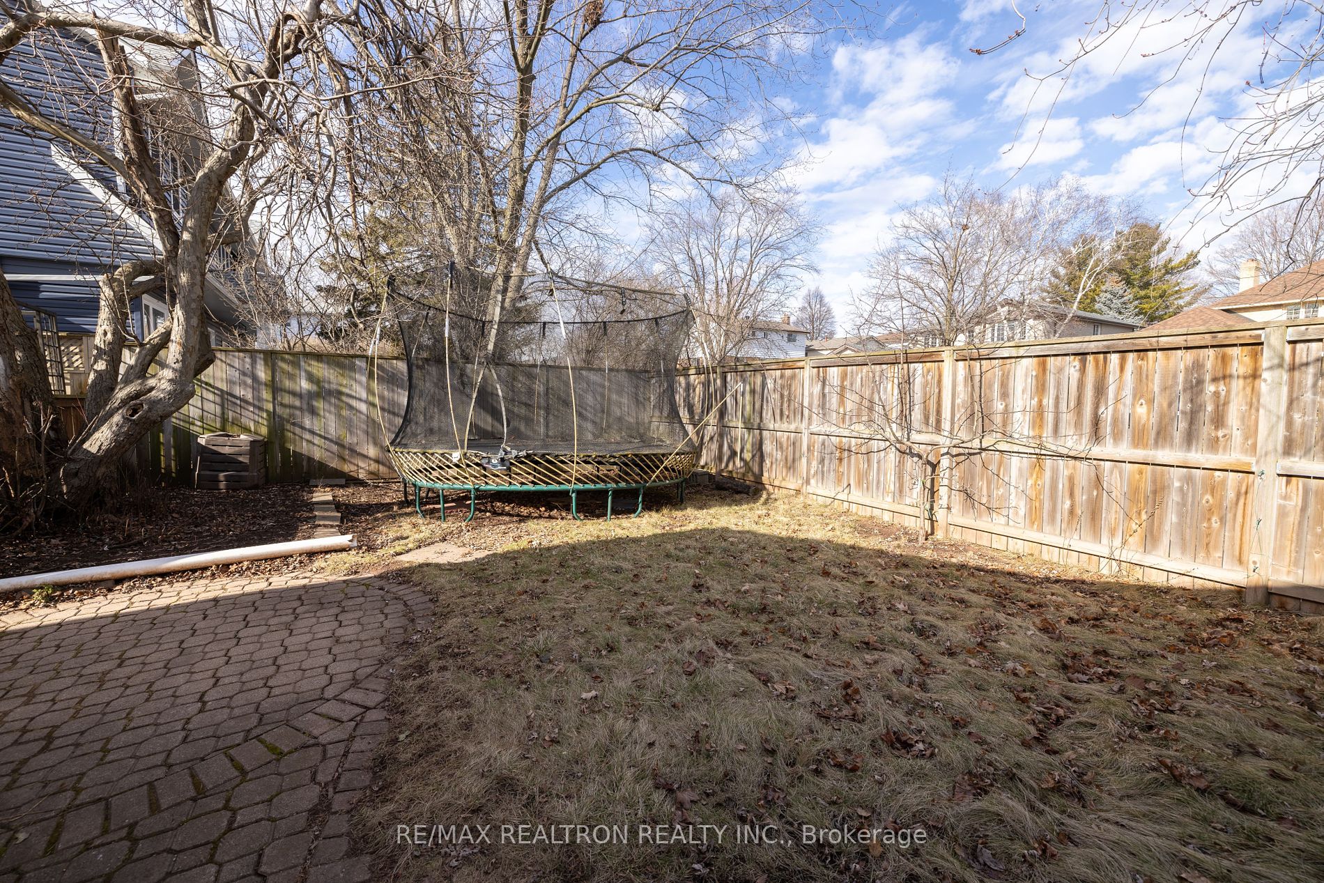 1402 Gainsborough Dr Property Photo 23
