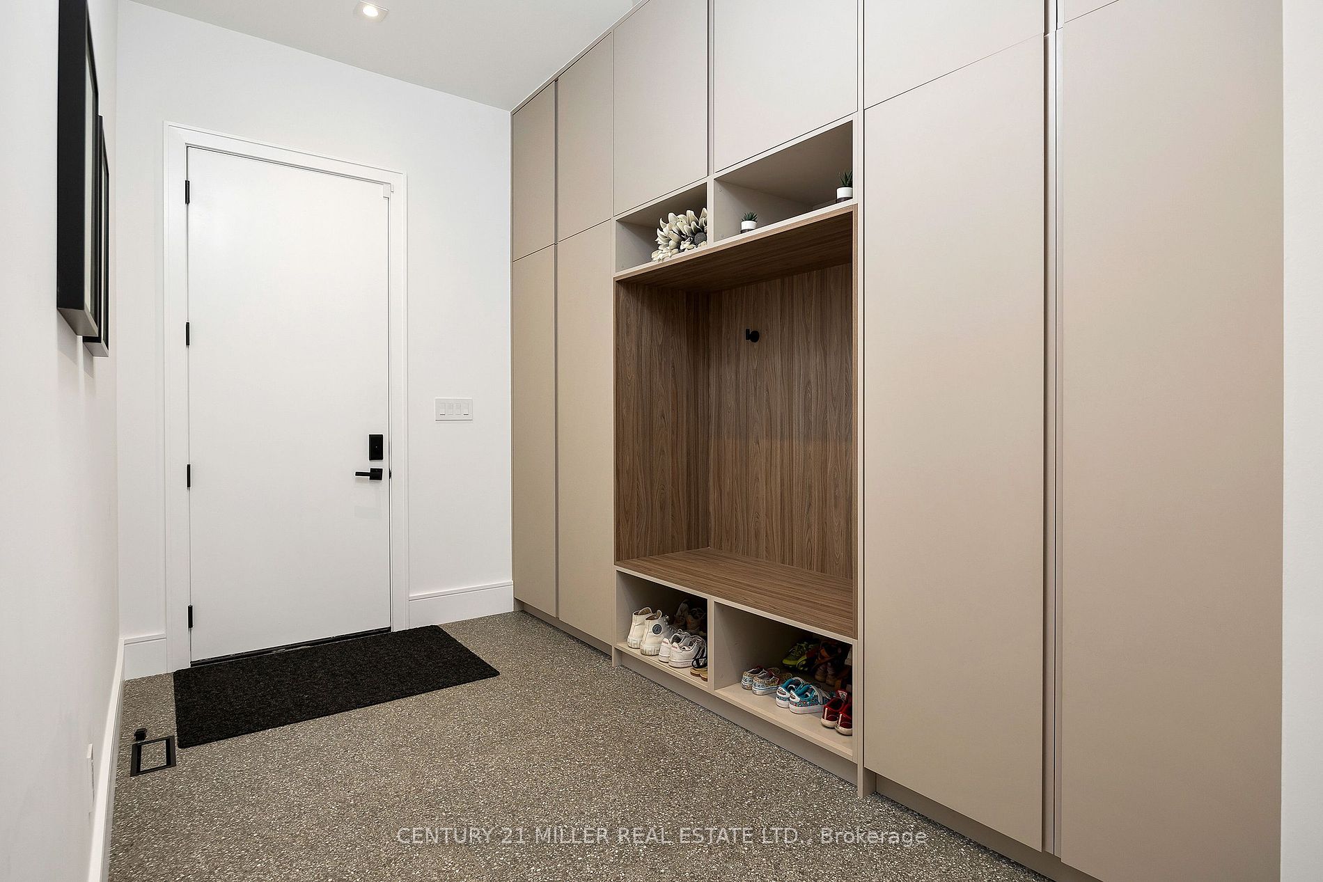 2102 Glenforest Cres Property Photo 20