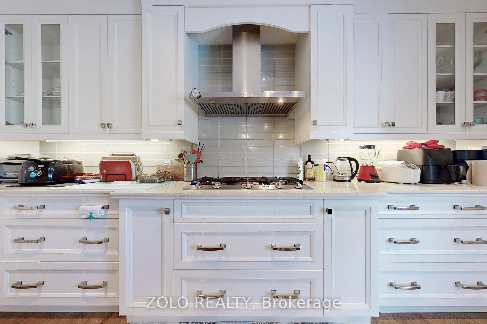 593 Unsworth Ave Property Photo 12