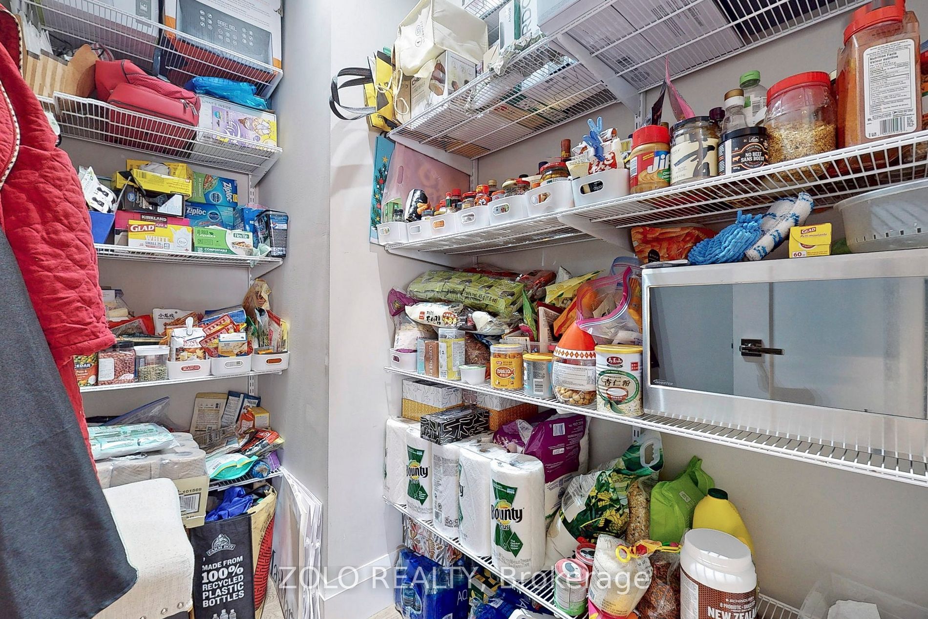593 Unsworth Ave Property Photo 13