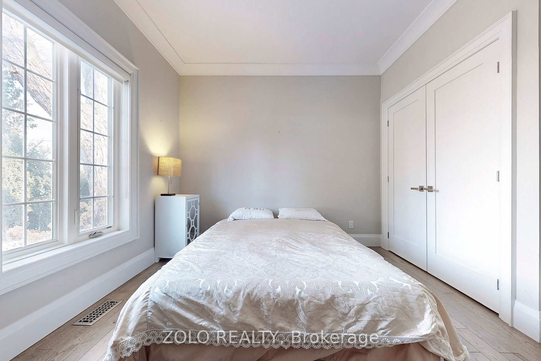 593 Unsworth Ave Property Photo 20