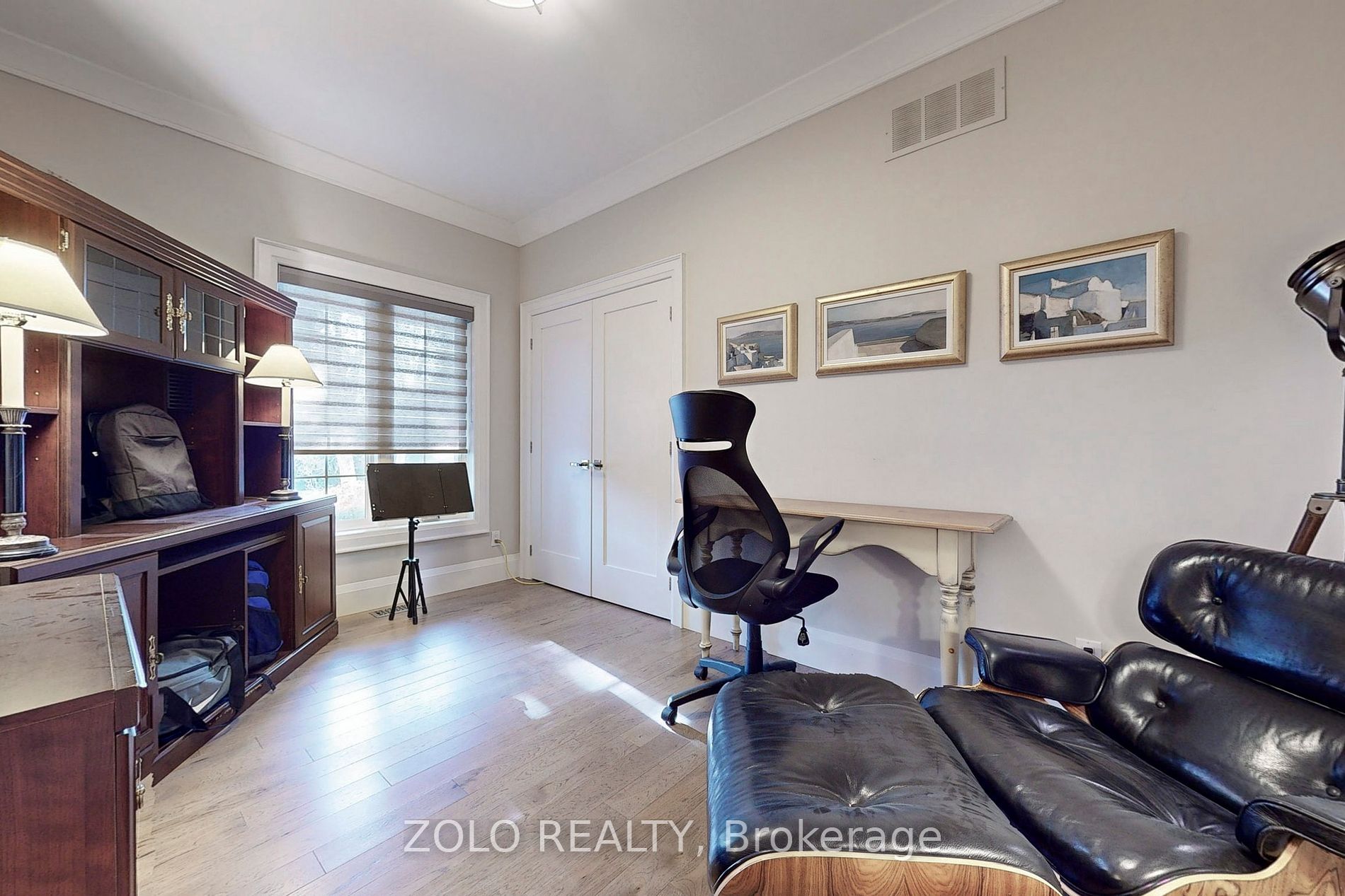 593 Unsworth Ave Property Photo 22