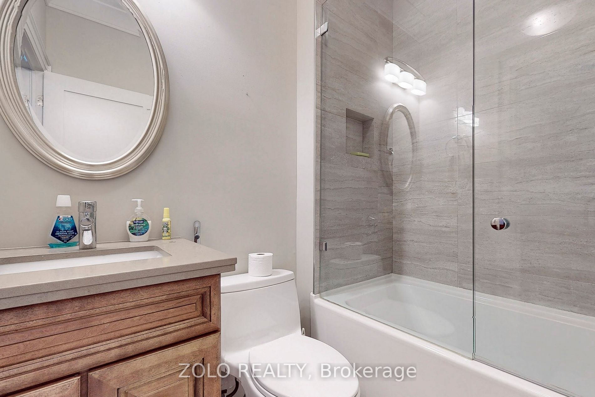 593 Unsworth Ave Property Photo 24