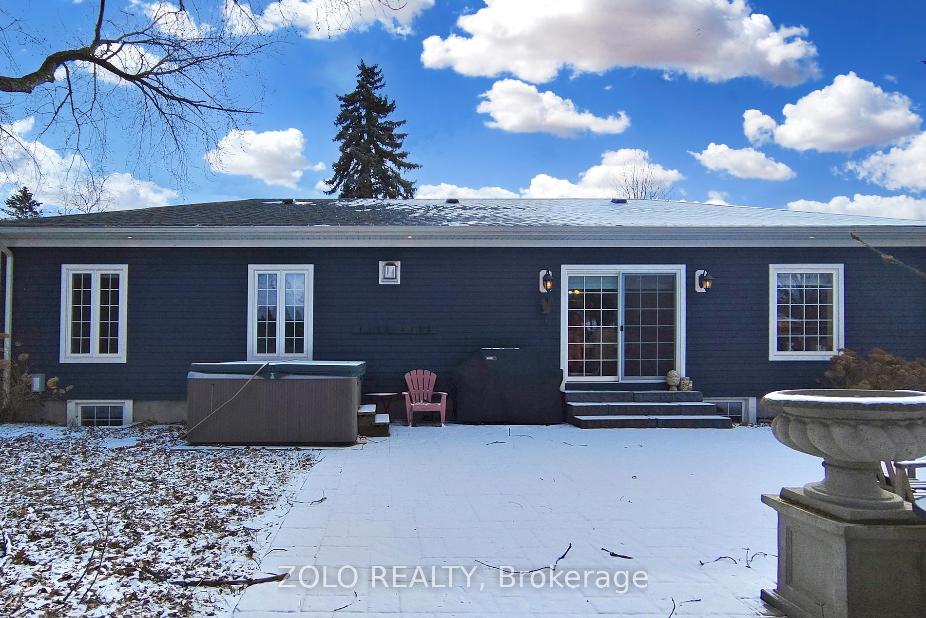 593 Unsworth Ave Property Photo 39