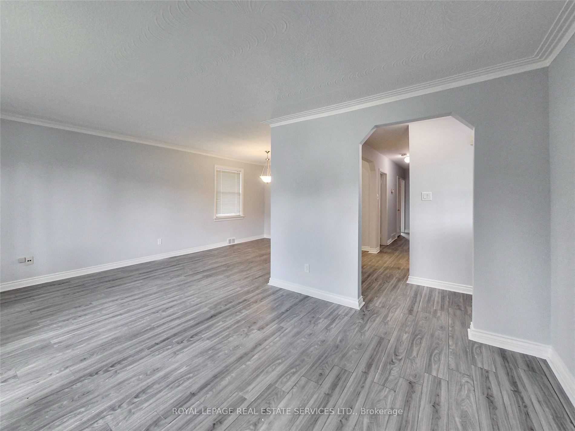 606 Byngmount Ave Property Photo 10
