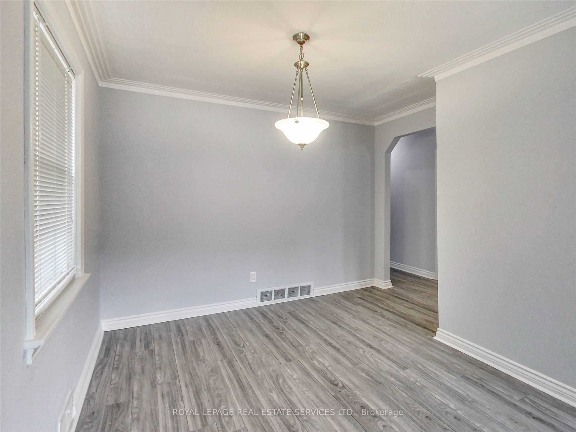 606 Byngmount Ave Property Photo 13