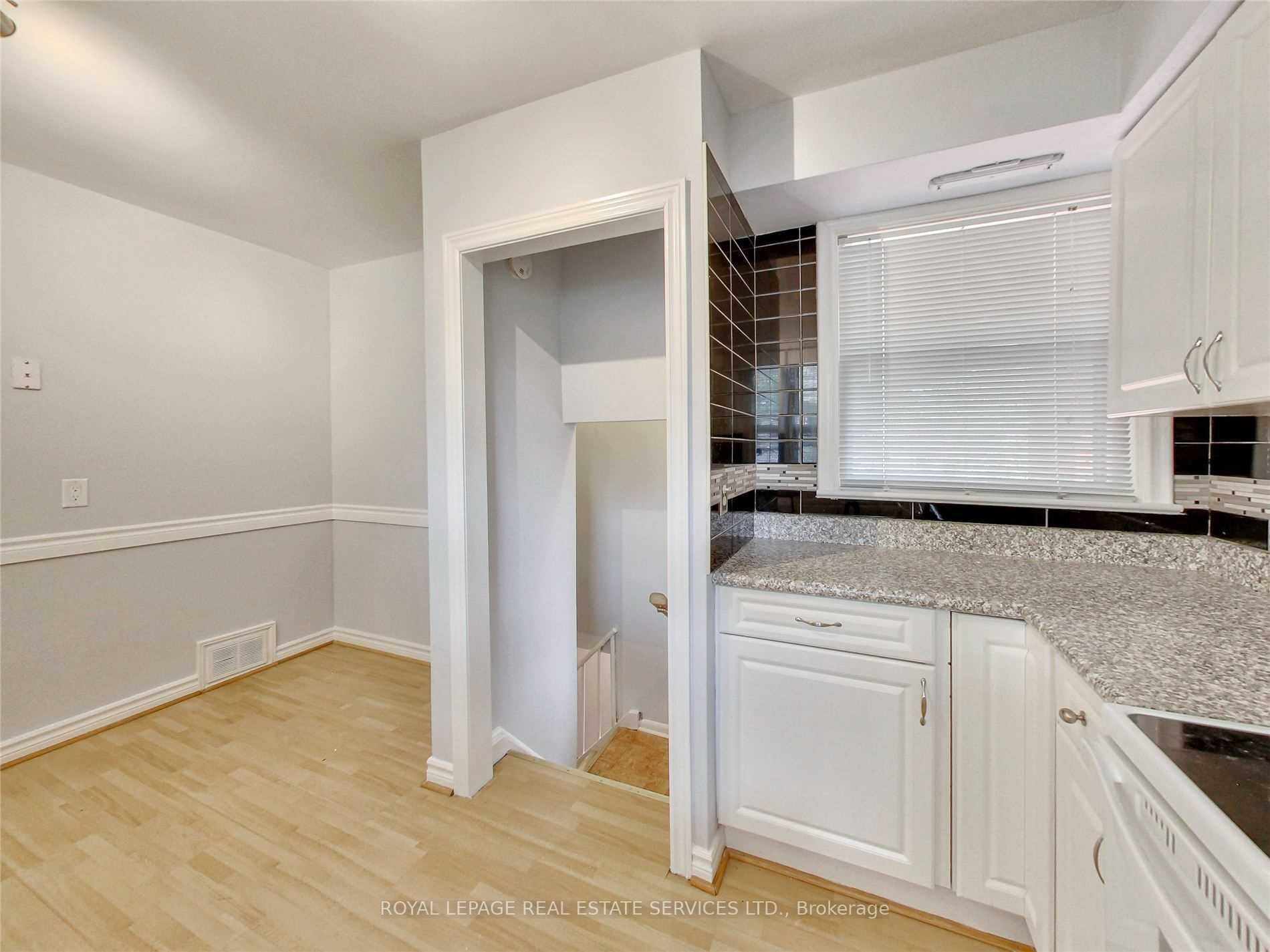 606 Byngmount Ave Property Photo 18