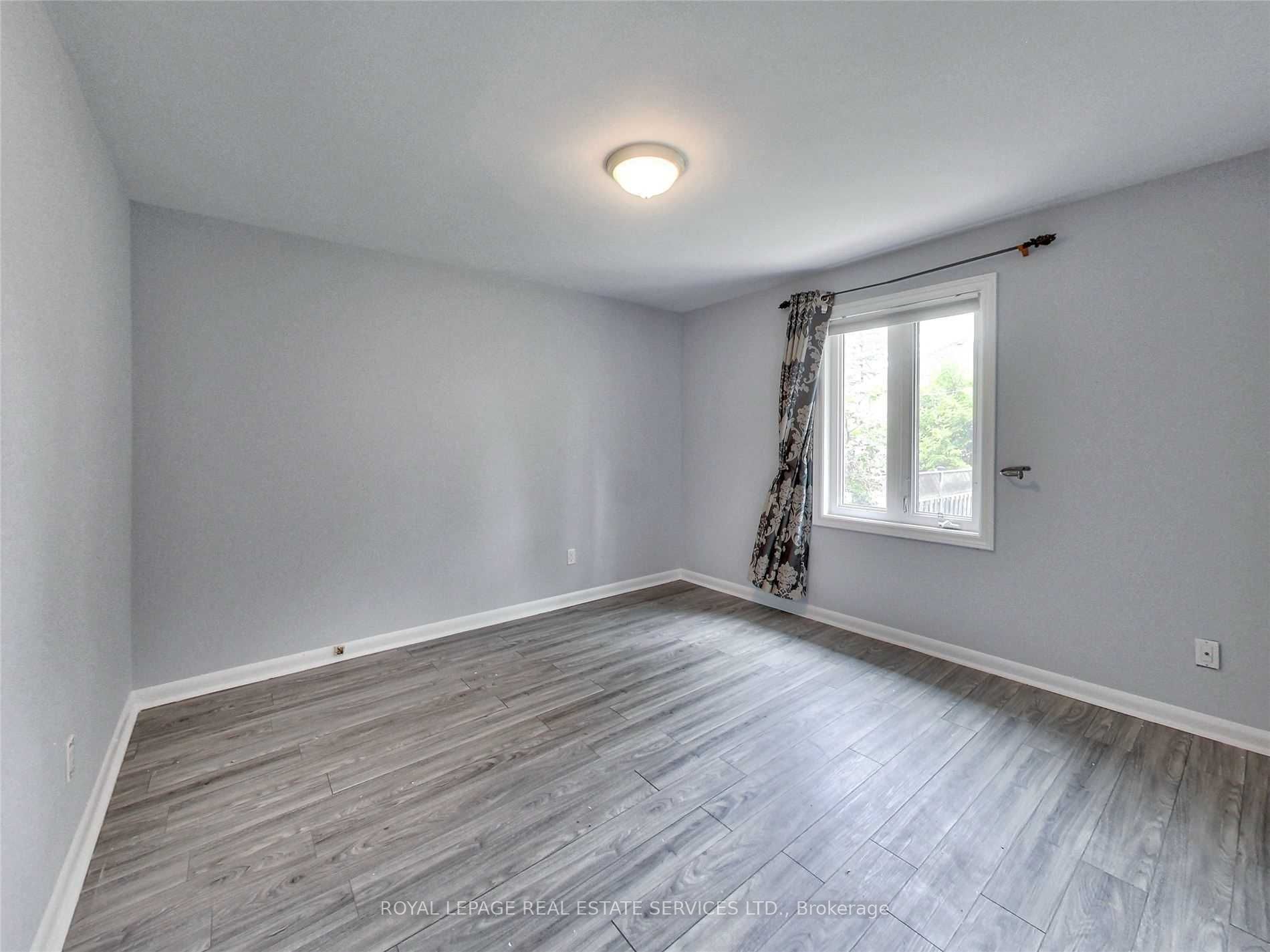 606 Byngmount Ave Property Photo 19