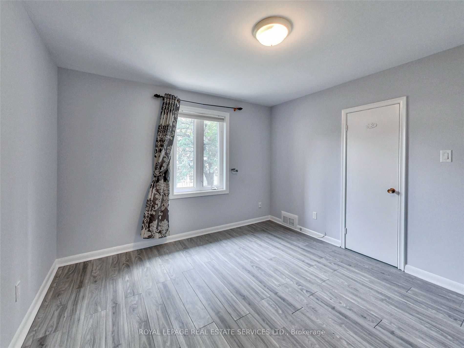 606 Byngmount Ave Property Photo 20
